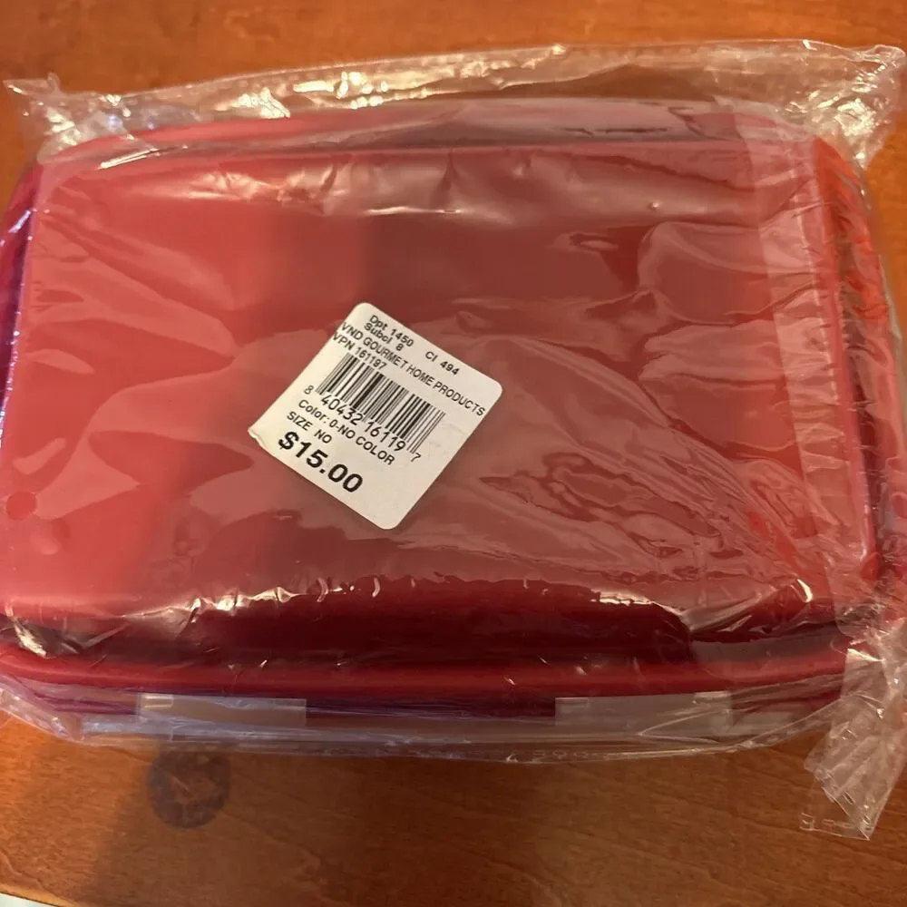 New Gourmet Burgundy Silicone Collapsible Lunch Box/ Storage Container 7 By 4”‎